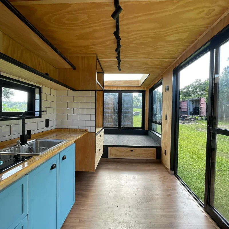 Customized-20ft-Cozy-Cabin-Container-House-7.webp