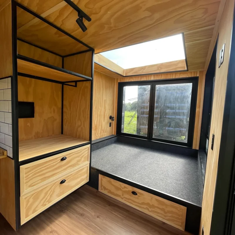 Customized-20ft-Cozy-Cabin-Container-House-7.webp